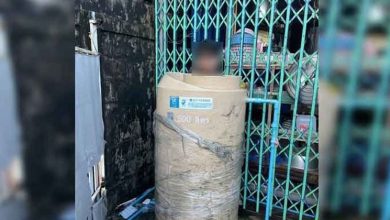 Photo of 吓坏路人报案 ! 泰男烂醉回家 爬进储水箱内站著沉睡