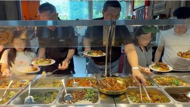 Photo of 铁窗人生翻篇!男卖杂菜饭暖人心 7元任选20道菜