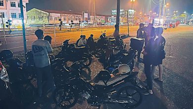 Photo of 深夜飙车民众报案 警开76罚单 扣6摩多