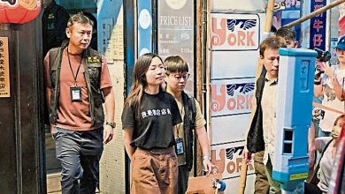 Photo of 港警搜2书店 拘5人涉售煽动书籍