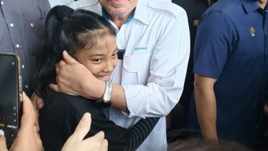 Photo of 安华调侃发援金还要排队 政府不会银行转账就换掉