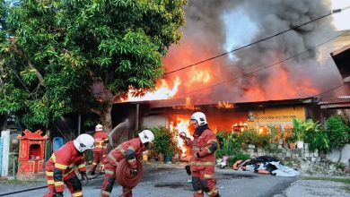 Photo of 东江月住宅区大火 2屋烧毁1屋受波及