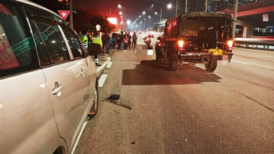Photo of 车子停路旁换轮胎 司机遭撞后逃身亡