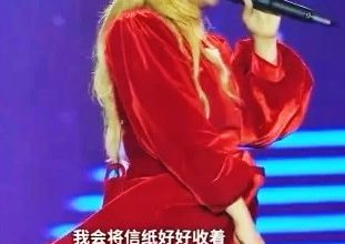 Photo of 梁静茹深V礼服大翻车 网嘲：像泄气泳圈