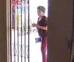Photo of 华妇险失巨款 陌生男子载往银行提款骗局被揭穿