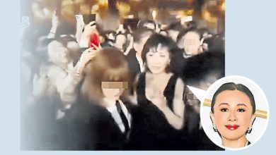 Photo of 出席活动人挤人 刘嘉玲惊恐遮胸