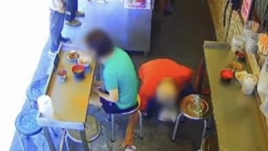 Photo of 女子吃猪脚饭吃到忘我 不知现金掉地被捡走