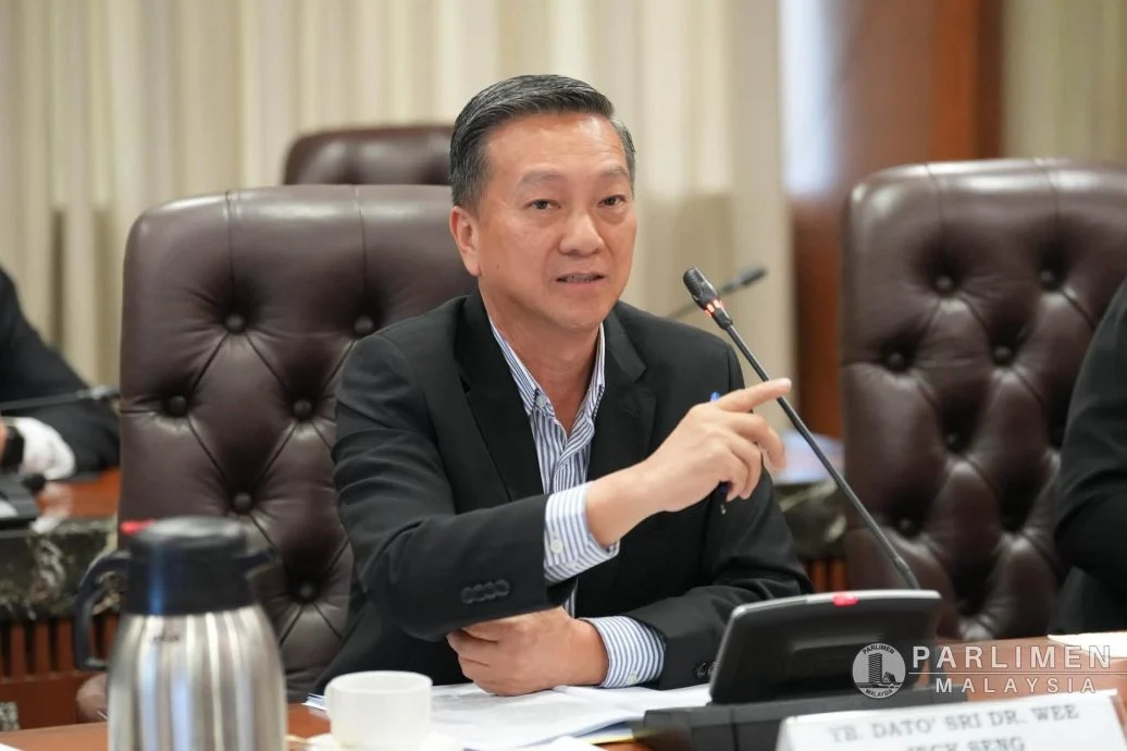 黄日昇质疑，拉曼免税期从10年变3年，到底是哪一个说法才是真正的政策？