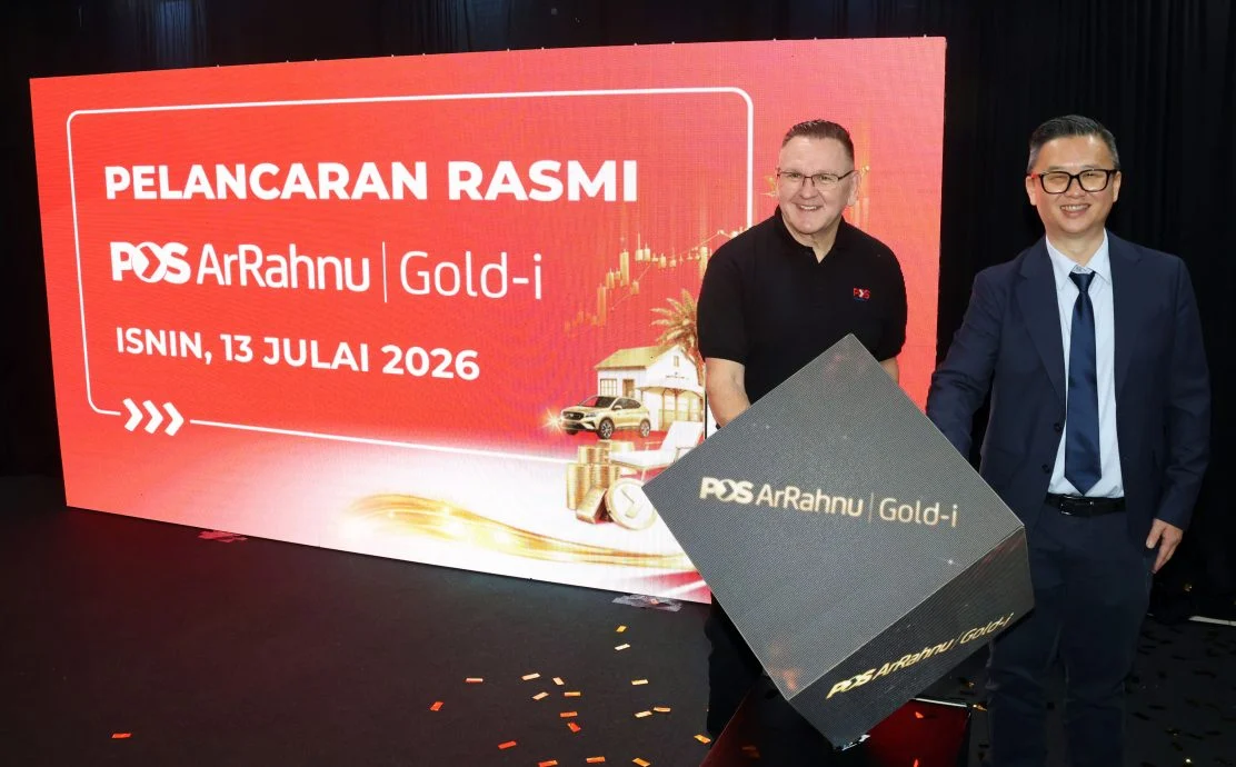查尔斯布鲁尔（左）和方博喻联合为Pos ArRahnu Gold-i数码黄金服务主持推介。
