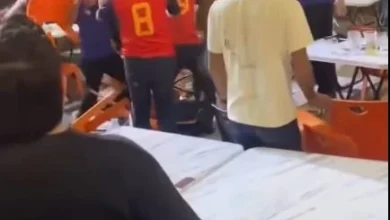 Photo of 餐饮店外叫嚣后互抛椅子 警捕12男明申请延扣