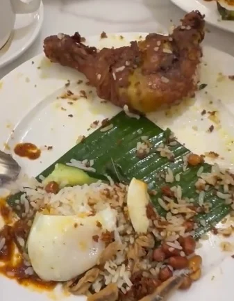 事主的丈夫在吃过含有蛆虫的椰浆饭后,当天晚上就开始发烧。(留言区截图/Threads@shafy.alyvia)