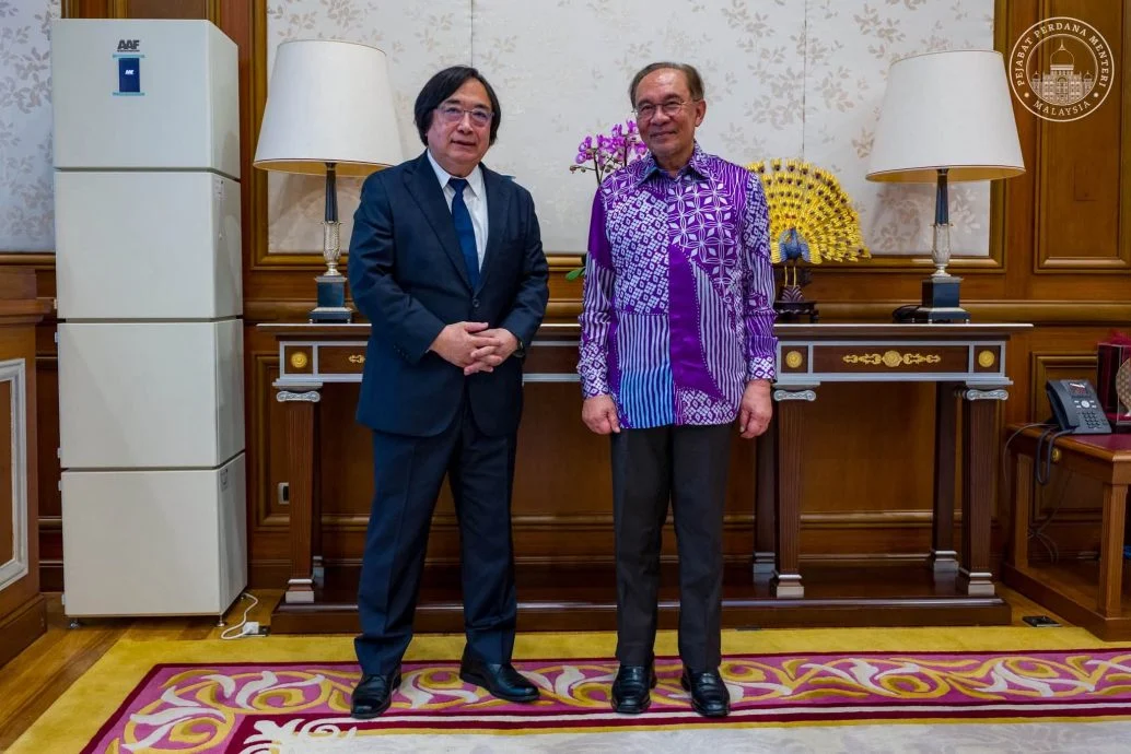 安华与工藤泰志继续就强化亚洲领导人圆桌会议展开讨论。（取自安华脸书）