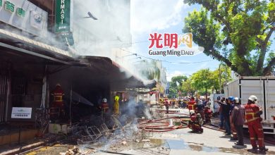 Photo of 火势蔓延金龙卤面咖啡店 神料店起火 男子获救