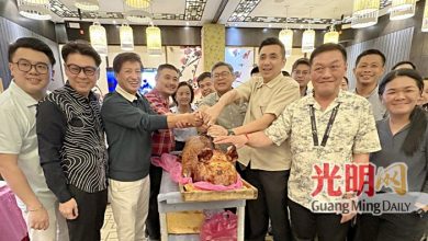 Photo of 方美铼宴请媒体 安排烧猪帮衬业者