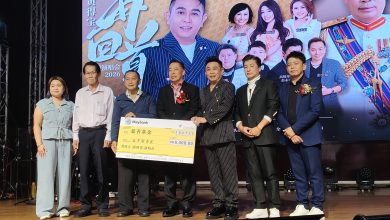 Photo of 黄得宝《再回首》演唱会 捐5000令吉予三家慈善机构