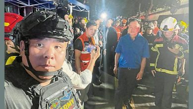 Photo of 冒充官员陪首相视察火场 泰军装男面临4控罪