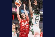 Photo of WNBA首位40+10 克拉克创数纪录