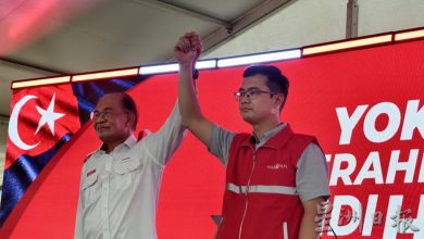 Photo of 柔佛州选 | 安华呛拒与行动党同桌领袖 “你以为你是谁?”