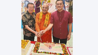 Photo of 达摩拉达那长老78岁华诞 200人齐聚庆生献祝福