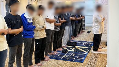 Photo of 年轻骑士违规被捕 警方带进祈祷室“悔过”
