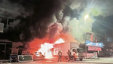 Photo of 美露拉也镇双层店屋凌晨火灾 波及5单位 1保税罗里