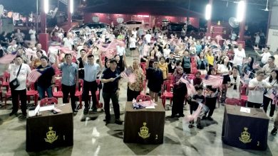 Photo of 赖国平吁国庆月挂国旗 别因“倒挂国旗”风波却步