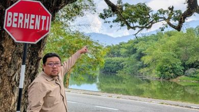 Photo of 误闯3.2米限高路 超高罗里撞毁限高牌
