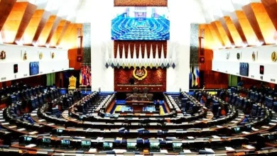 Photo of 通过2法案 上议院休会