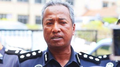 Photo of 疑不满双重停车砸5车 警方捕3男助查