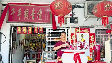 Photo of 【森美兰州选】早上投票后 张聒翔往观音坛祈福