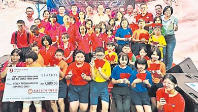 Photo of 峇东丁雅村福德祠中元宴 逾3万元助清寒生孤儿