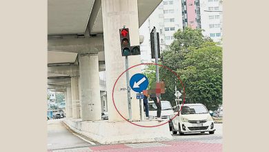 Photo of 轻铁站人行设施不足 居民冒险跨墙越道