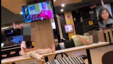Photo of 麦当劳变游乐场 孩子爬桌躺平还狂喊 网民:父母在哪?