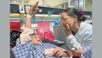 Photo of 洪水瞬间吞没学校 8岁男童急爬树奇迹生还
