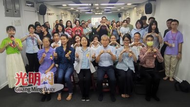 Photo of 温馨苑苑日 学员唱“海鸥”追思华运栋