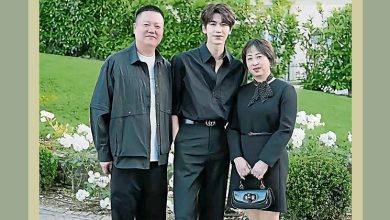 Photo of 《逐玉》张凌赫全家福外泄 父母首曝光高颜值
