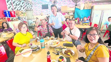 Photo of 朱建华走访谢票 强调成反对党初心不变