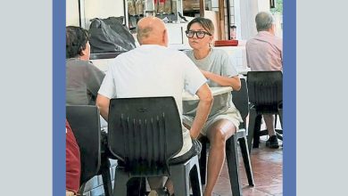 Photo of 孙燕姿与父母吃早餐 T恤短裤拖鞋打扮亲民