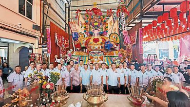 Photo of 【大山脚埠众盂兰胜会】许辉龙率众拜大士爷 掷筊选明年度新正副炉主
