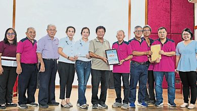 Photo of 浮罗双溪檳榔港口天后宫中元宴 育才校长义唱筹3万