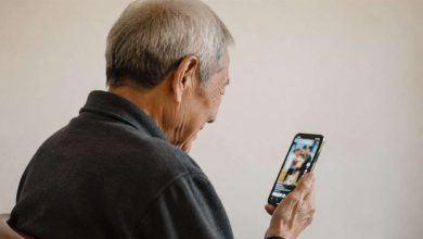 Photo of 6年增一倍!中国人日均上网近6小时  9成老人爱看短视频