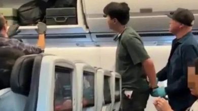 Photo of 小孩踢椅起争执 ! 上海男机上动手 全家签证当场被撤