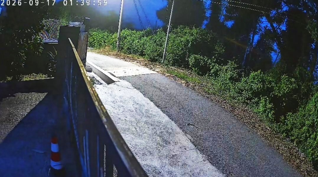 瓜拉尼鲁斯多区凌晨惊现蓝光 随后传出两次震动声