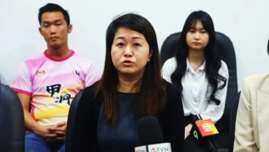Photo of 【万达镇中学命案】校方道歉仍难解心结 黄丽萍：带刀上学两周为何无人举报？