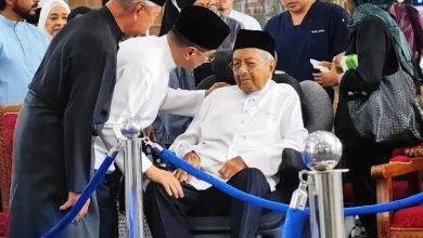 Photo of 【敦马夫人逝世】朝野政党领袖 向哈斯玛献上最后敬意