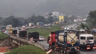 Photo of 2拖格罗里相撞漏油 加叻大道大塞车逾1天