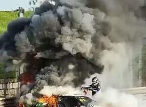 Photo of 中国超跑锦标赛赛车起火 另一选手果断弃赛救人