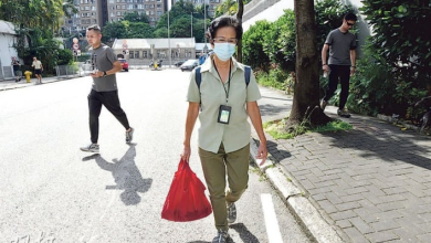 Photo of 涉太子站外持花喊煽动口号 3人遭港警拘捕
