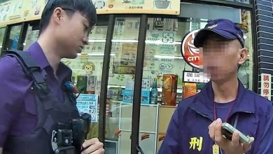 Photo of 台男穿刑警背心携手铐上街 涉冒充公职人员送办