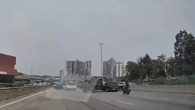 Photo of 视频〡加影外环大道5车连环撞 路虎揽胜翻滚数圈撞出大道 女司机轻伤